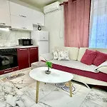 Cozy Urban Apartment
